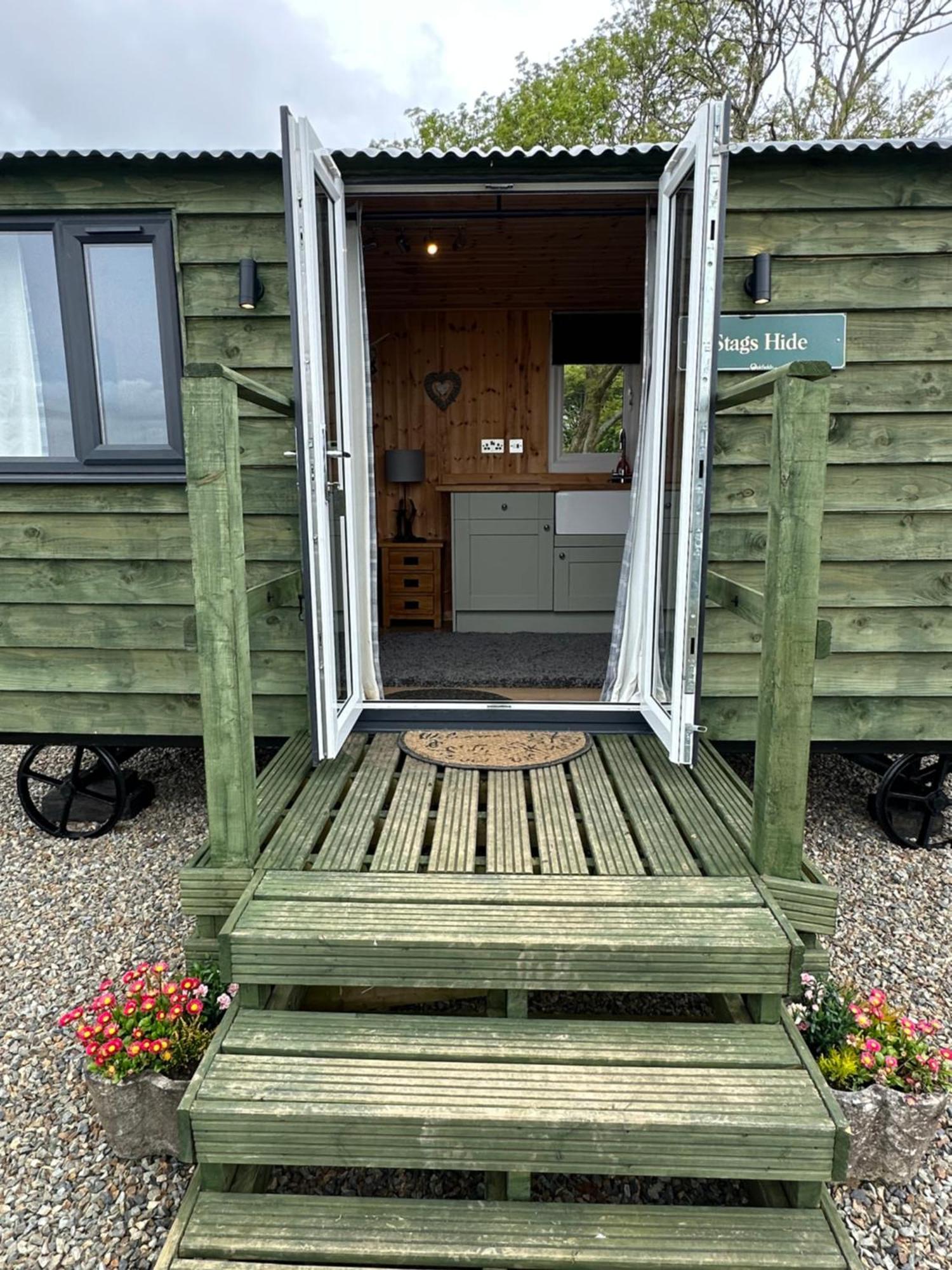 Stags Hide Hotel Minwear Exterior photo